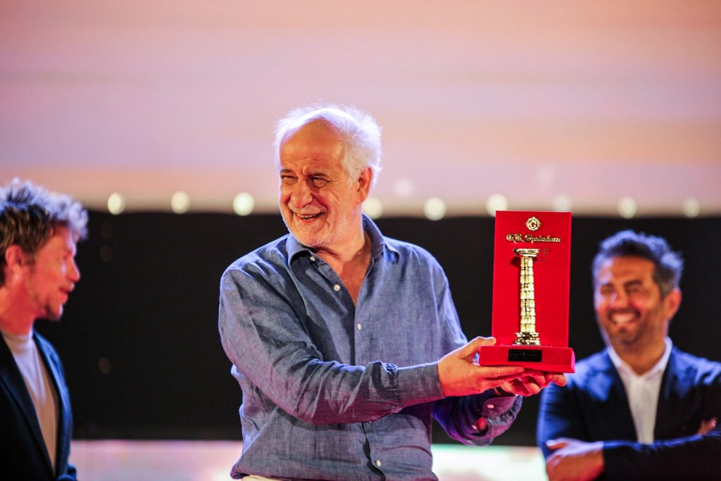 Toni Servillo infiamma Soverato: "Recitare è un atto politico". Il Magna Graecia Film Festival parte col botto 1 525468249 1245690350688152 2435424550541097889 n