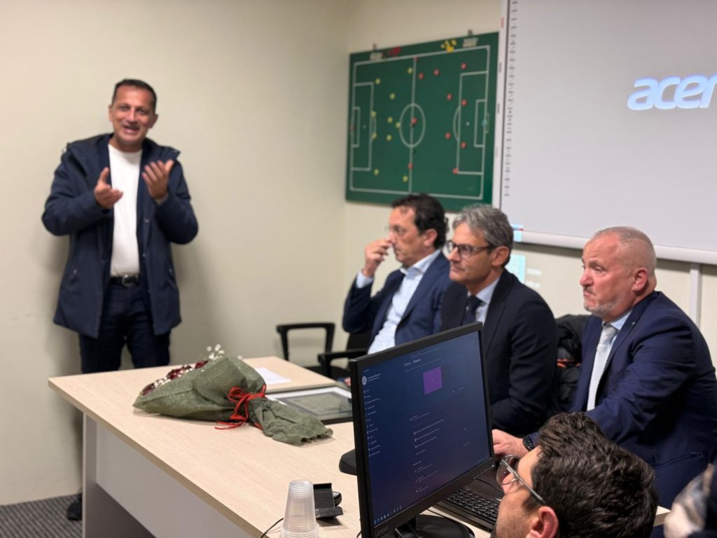 Una casa moderna: c'è la nuova sede provinciale Figc - Lnd Vibo. Porterà il nome di Angelo Ceravolo (FOTO) 3 Lega Calcio Vibo cinque