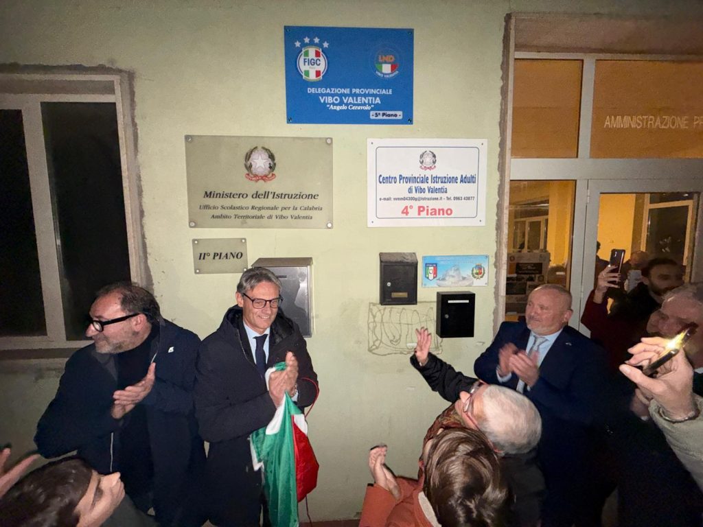 Una casa moderna: c'è la nuova sede provinciale Figc - Lnd Vibo. Porterà il nome di Angelo Ceravolo (FOTO) 6 Lega Calcio Vibo tre