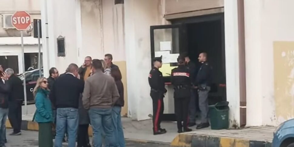 gioia-tauro-molotov-ufficio-tributi-970x485