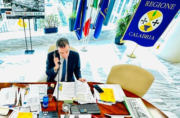 roberto_occhiuto_ufficio_presidenza_regione_calabria